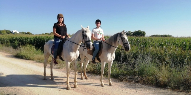 Disfrutando del paseo a caballo