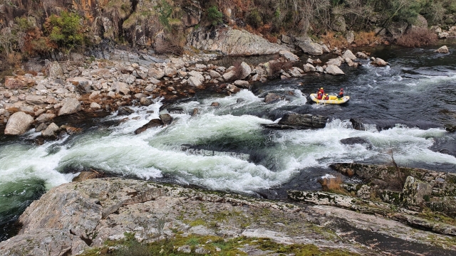 Las orillas del río con su fisonomía pedregosa