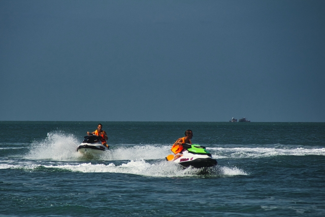 Diviertele en jet ski