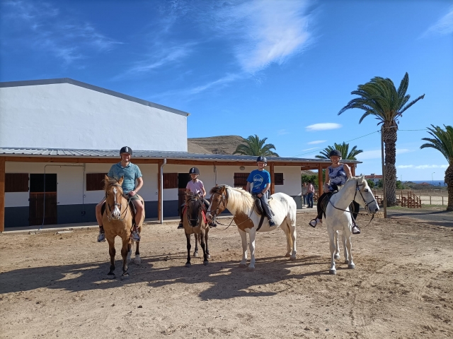 Posando en la arena de nuestro centro ecuestre