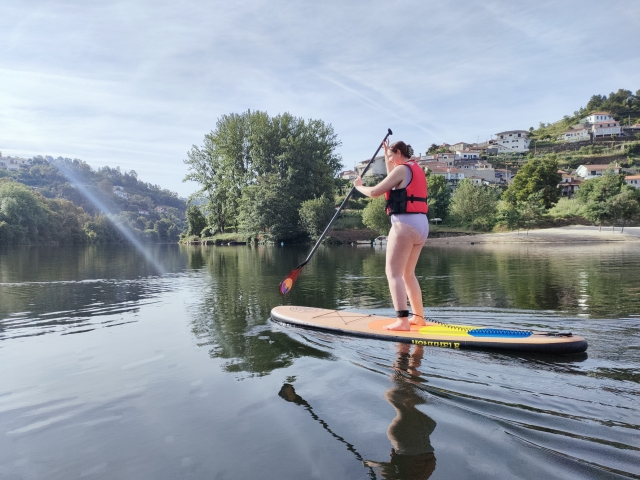 El movimiento de la pala y el equilibrio son esenciales para desplazarse correctamente