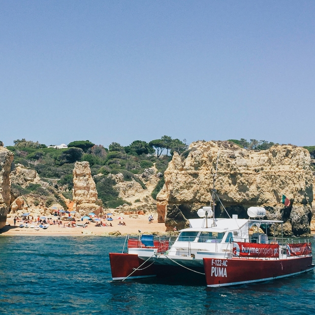 Paseo en barco por la costa del Algarve