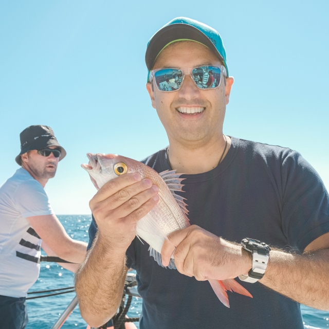 Contento tras el día de pesca