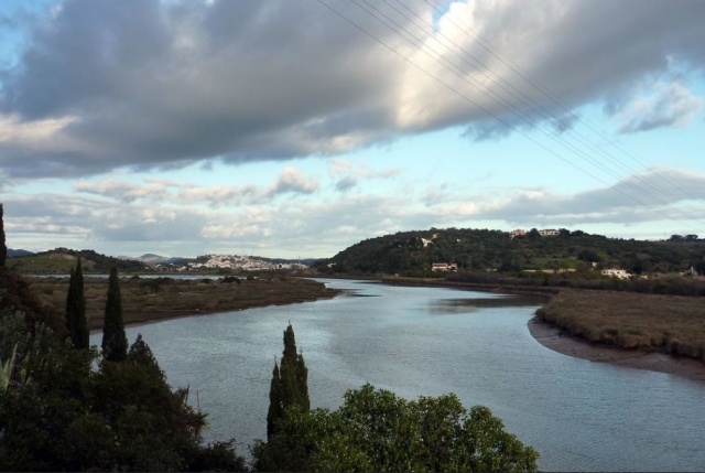 La forma que dibuja el cauce del río es impresionanle