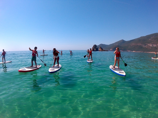 Practicando en grupo paddle board