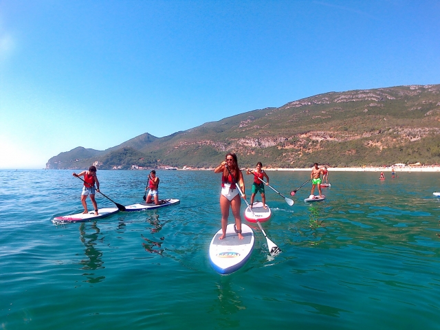 Disfrutando de una experiencia sobre la tabla de SUP