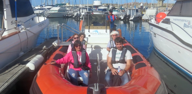 Los pasajeros en sus respectivos asientos deseando que dé comienzo la excursión