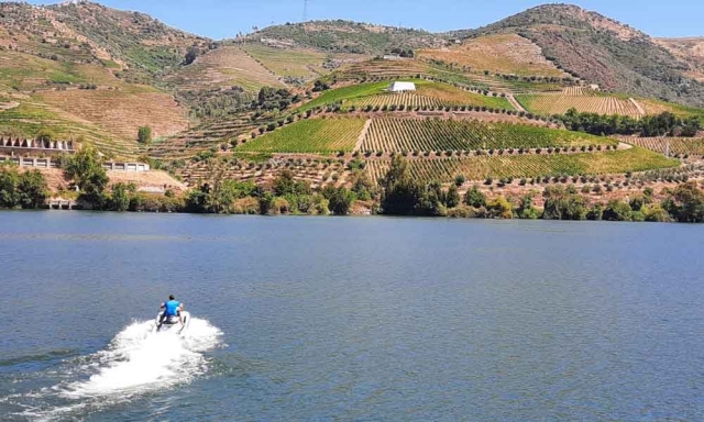 Recorriendo el Río Duero a toda velocidad con un paraje inimitable