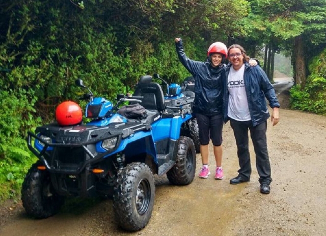 Disfrutando de una ruta en cuatrimoto por las Azores