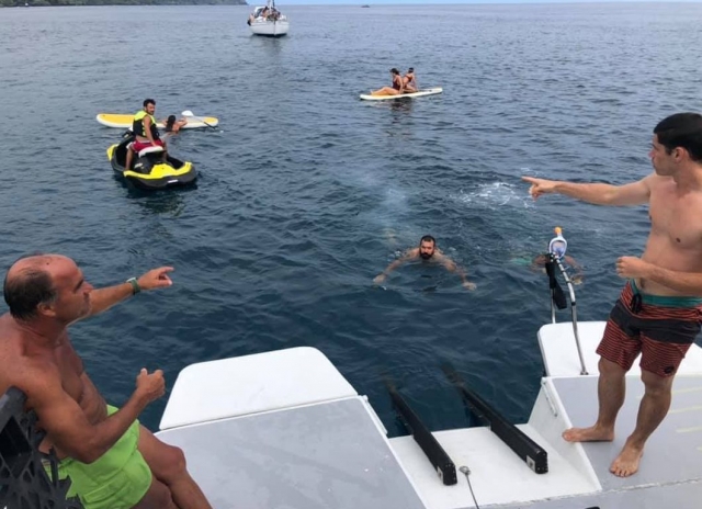 Un deporle acuático en el mar