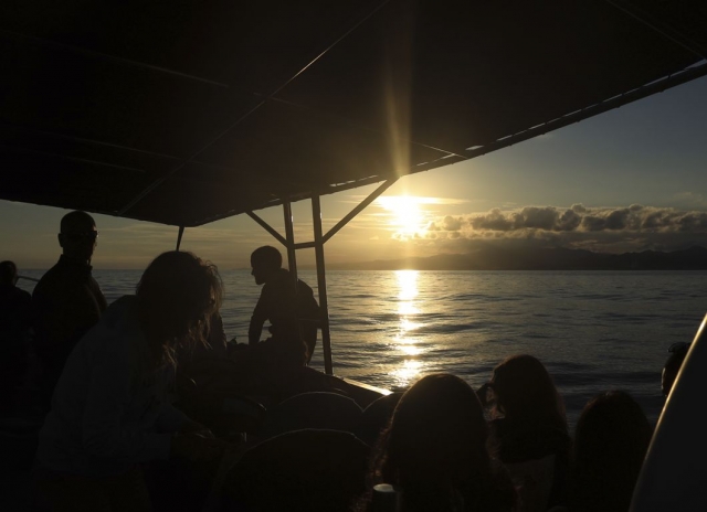 Paseando en barco por la Isla de San Miguel