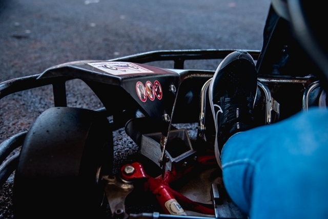 Apretando el acelerador del kart