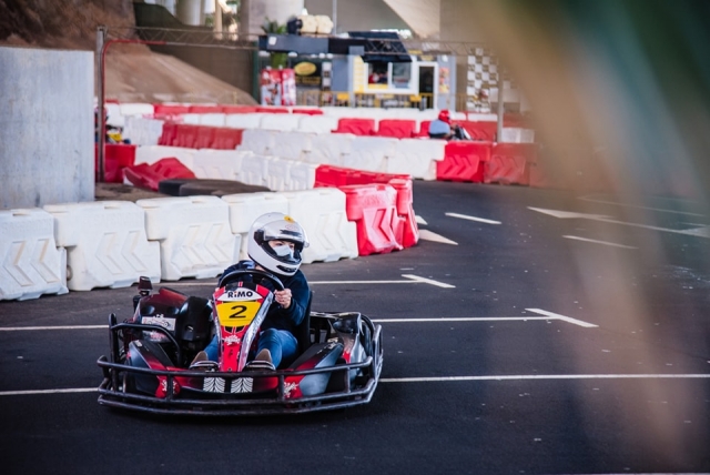Compitiendo en el circuito de karting