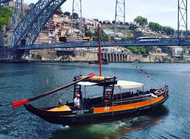 Paseo en barco por los puentes de Oporto