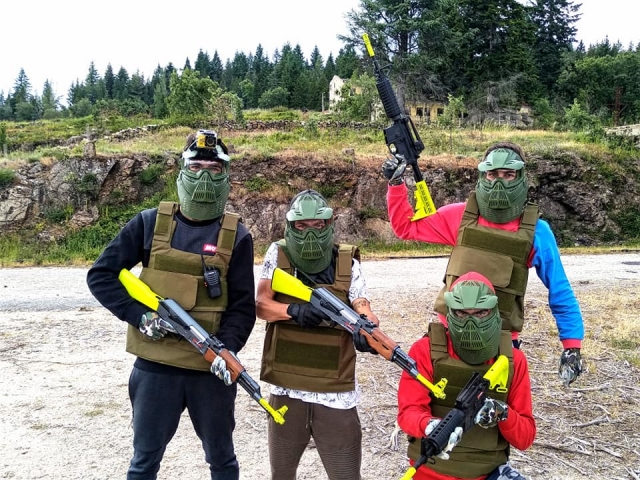 Con el equipo de airsoft listo