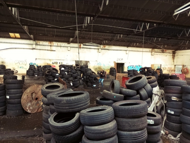 En el campo de batalla jugando al láser tag