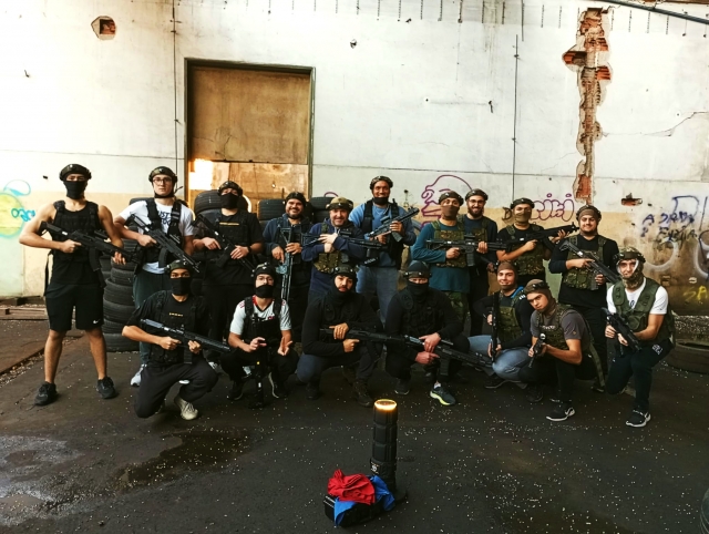 Jugadores totalmenle equipados para la partida