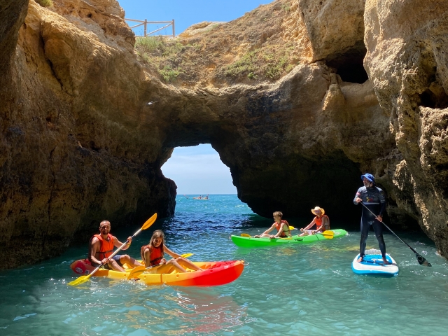 En kayak y paddle surf