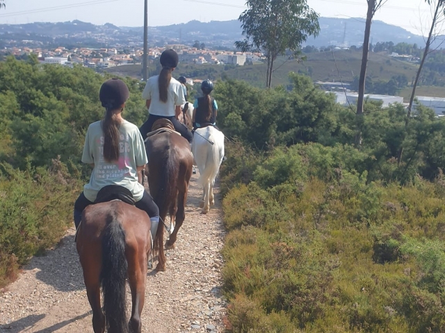Excursión a caballo en familia, Valongo