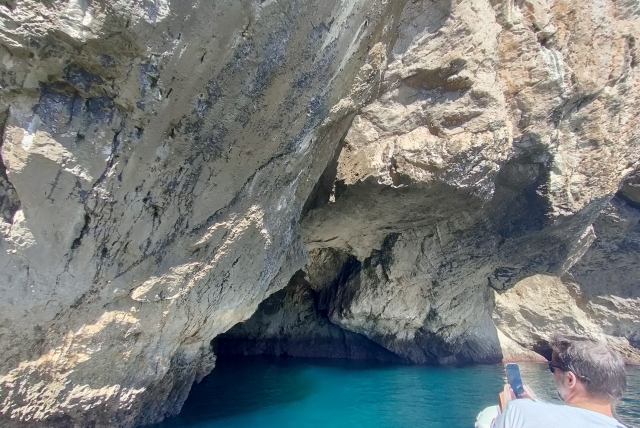 Paseo en barco por las grutas de Sesimbra