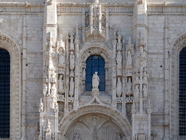 Detalles del exterior del monasterio