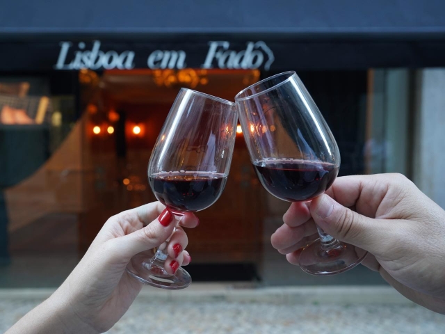 Brindis con vino