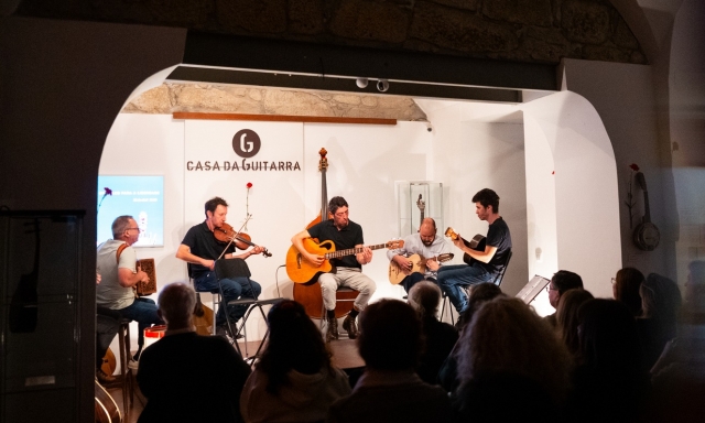 Actuación de Fado en Casa da Guitarra