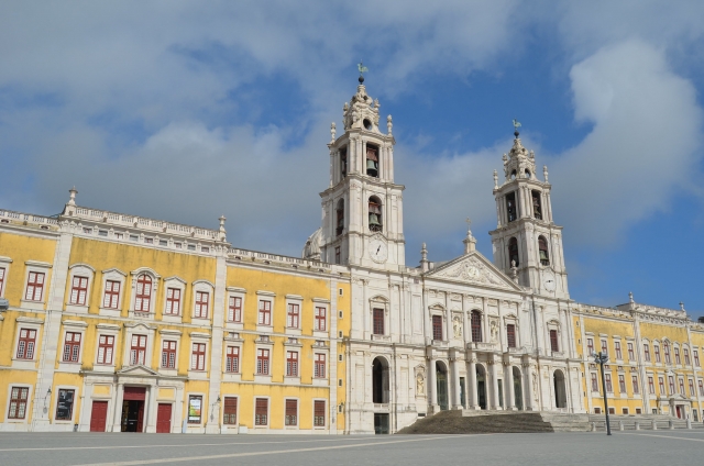 Entrada al Palacio Nacional de Mafra en Lisboa