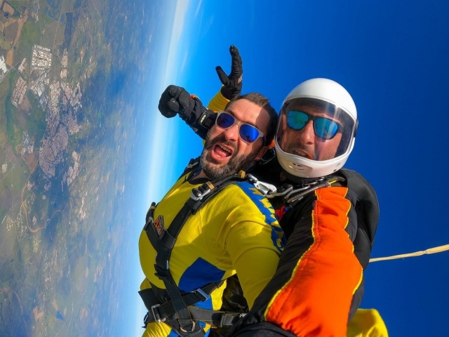 Salto paracaídas tándem