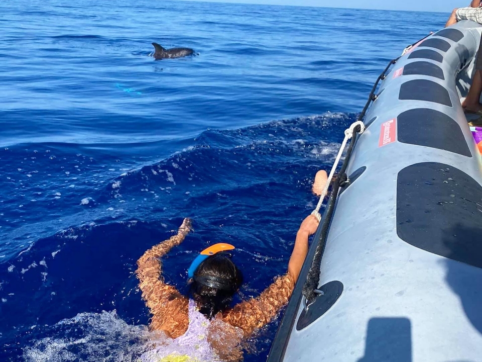 Nada junto al barco Nada junto al barco