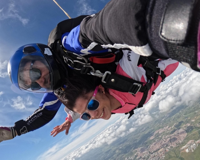  Paracaidismo a 12.000 pies 