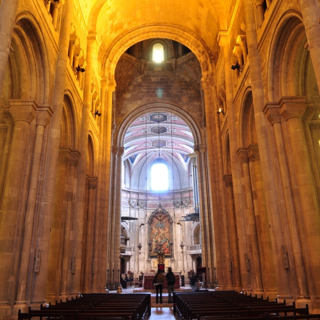  Visita la Catedral de Lisboa 