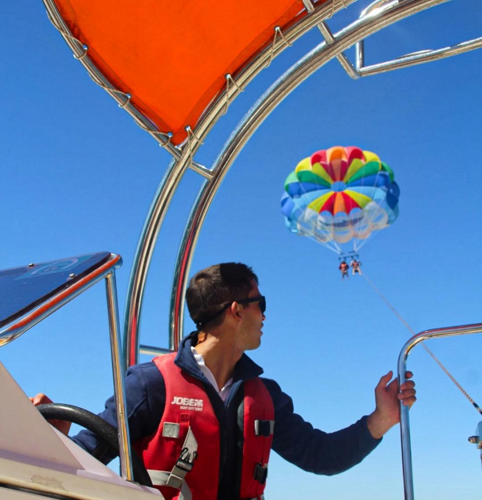  Instructor de parasailing 