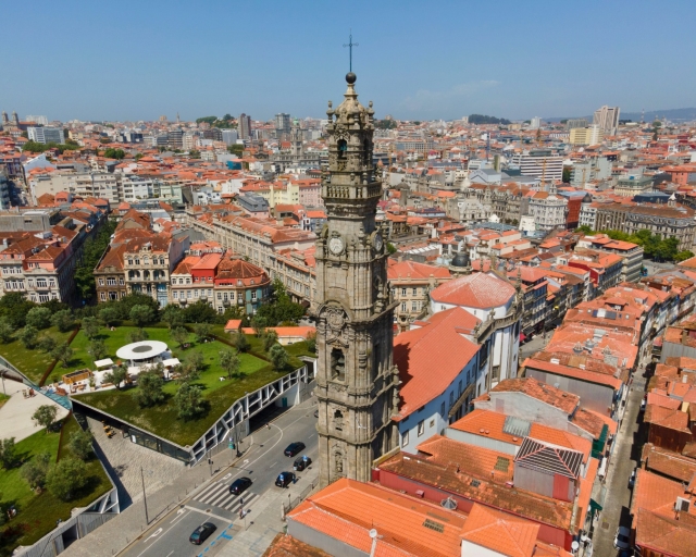 Iglesia, torre y museo 