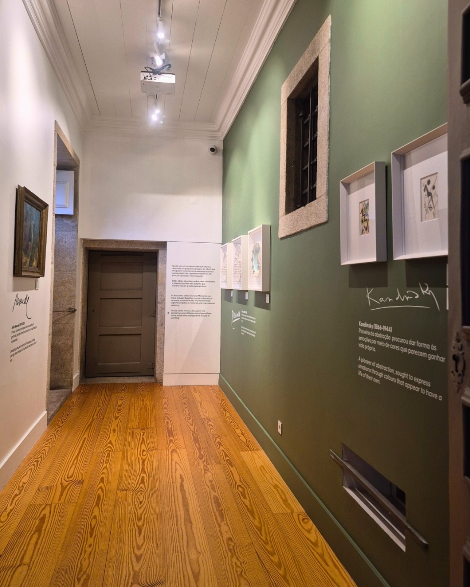  Sala llamada Instantes Culturales 