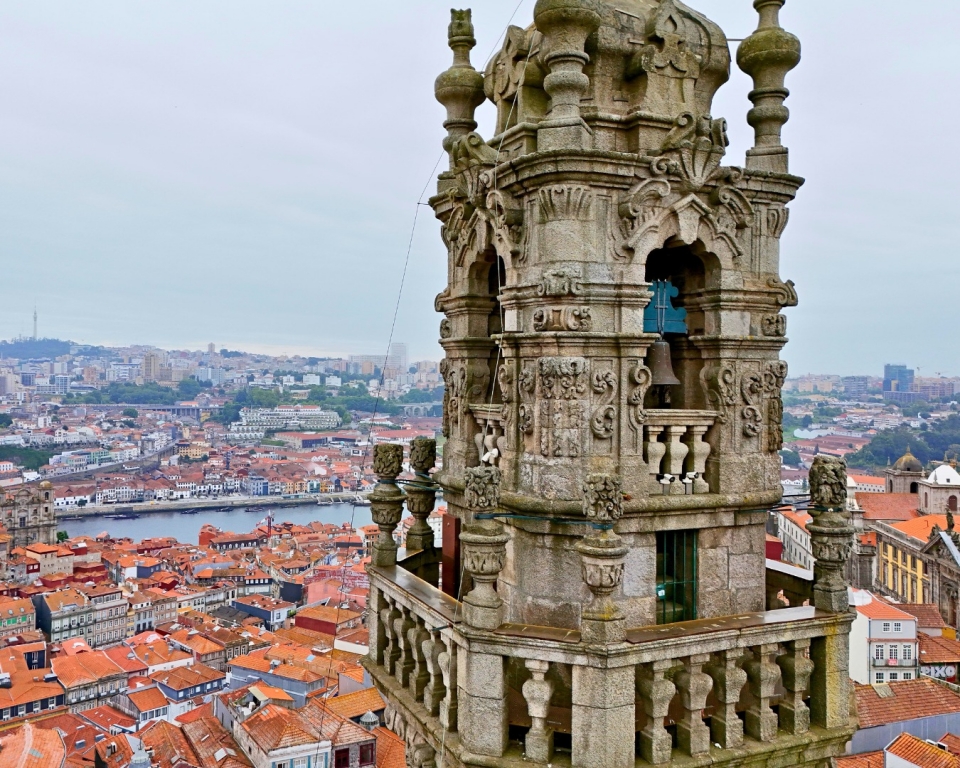 Visita la torre más famosa de Oporto 