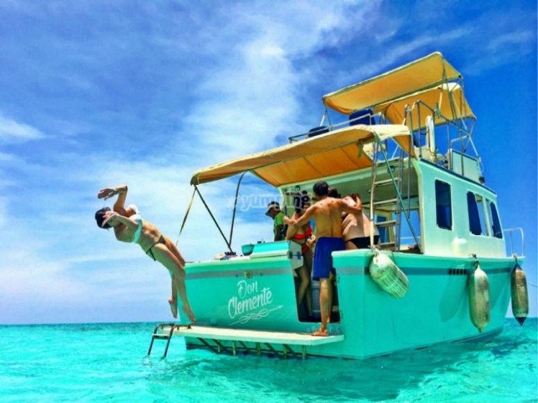 Paseo en Barco por la Bahía de Cozumel - Ofertas Yumping.com.mx