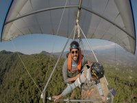 Tandem hang gliding flight