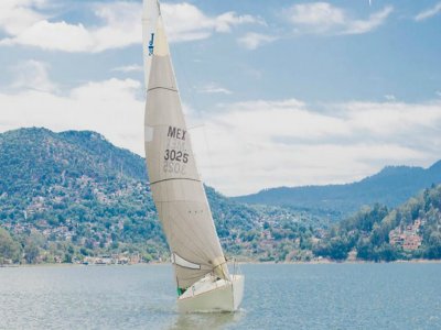 Paseo en Velero 1 horas para 10 en Valle de Bravo