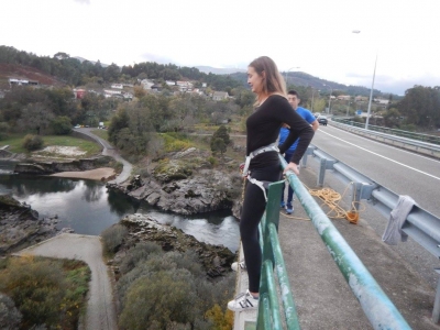 Hacer salto de bungee en puenle de Frieiras