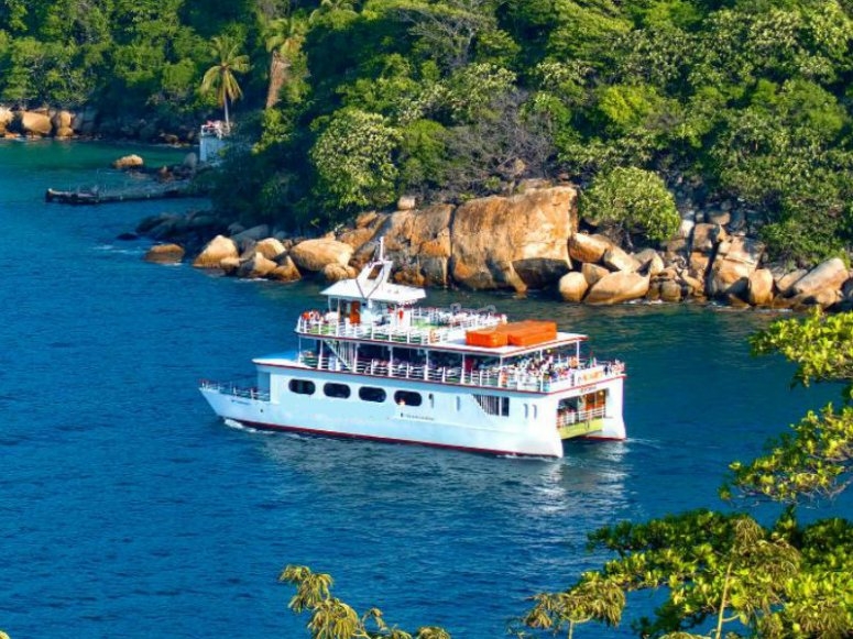 Paseo en Yate con barra libre y música Acapulco Ofertas