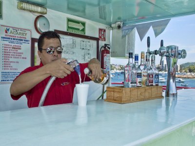 Paseo en Yate con barra libre y música Acapulco