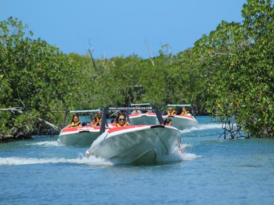 Tour lancha rápida y snorkel en Cancún 2 horas