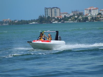 Lancha rápida privada con snorkel en el Caribe