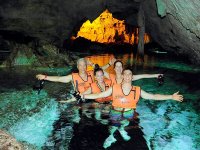 La familia en la caverna