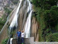  Posieren im Cola de Caballo Wasserfall 