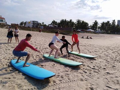 Clase de surf grupal en Mazatlán para locales 2h