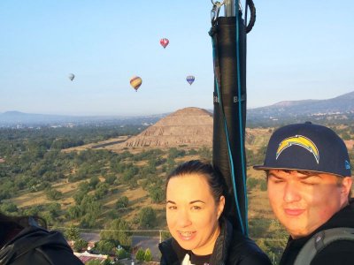 Private flight for couples in Teotihuacán