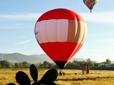 Globo privado, alojamiento y cena en Teotihuacán