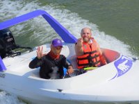  Bateau rapide dans le lagon